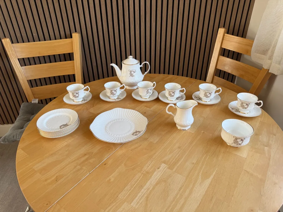 Vintage Royal Tara "Tara Brooch" 22-Piece Tea Set - Image 1