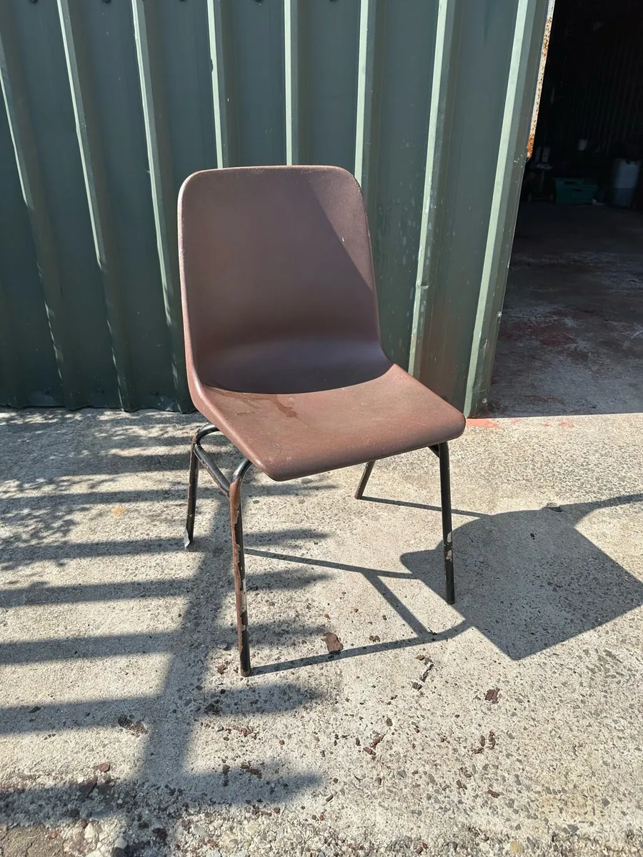Plastic chairs 70 € 150 for all - Image 2