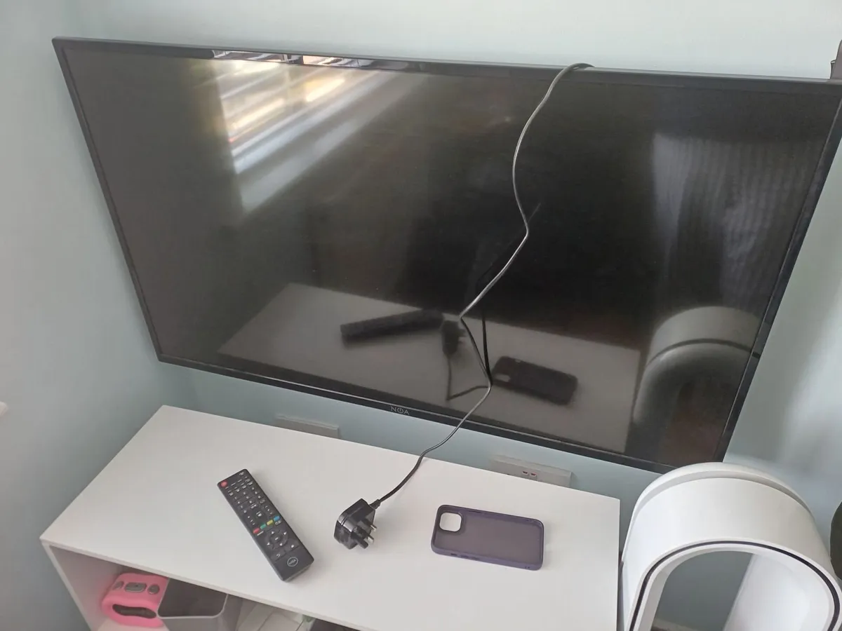 Logitech Playseat and Noa TV - Image 1