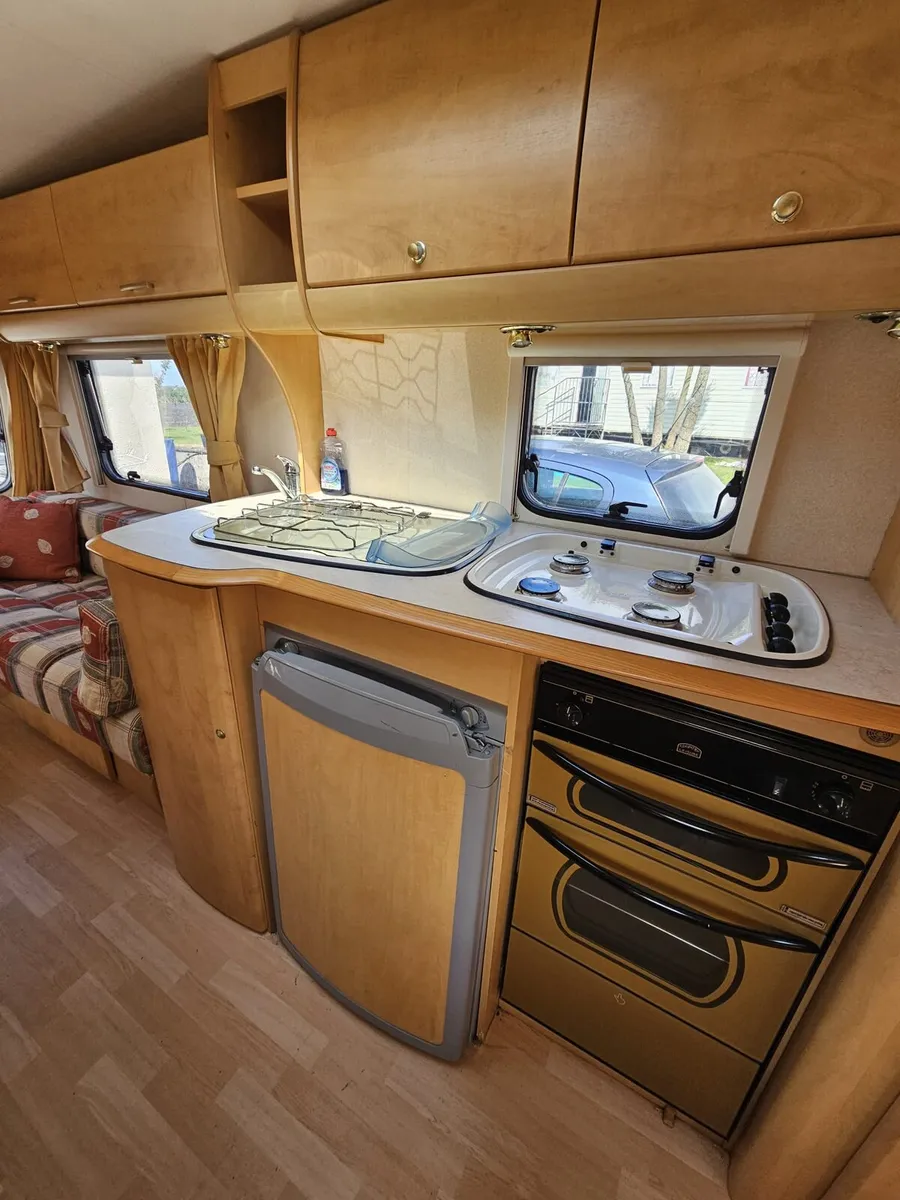 Bailey Pageant 5 Berth with Motor Mover - Image 4
