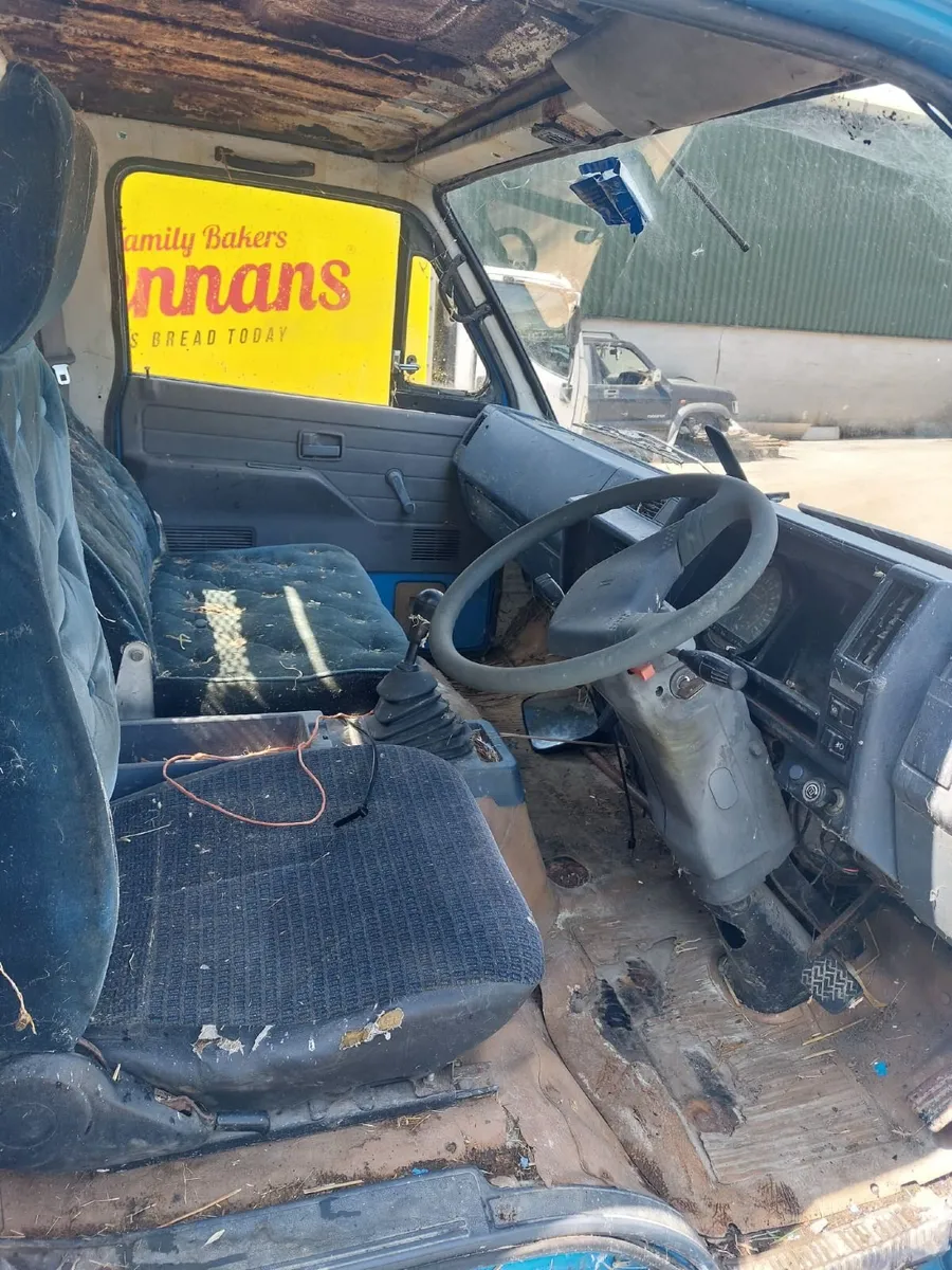 Isuzu npr 6 ton - Image 4