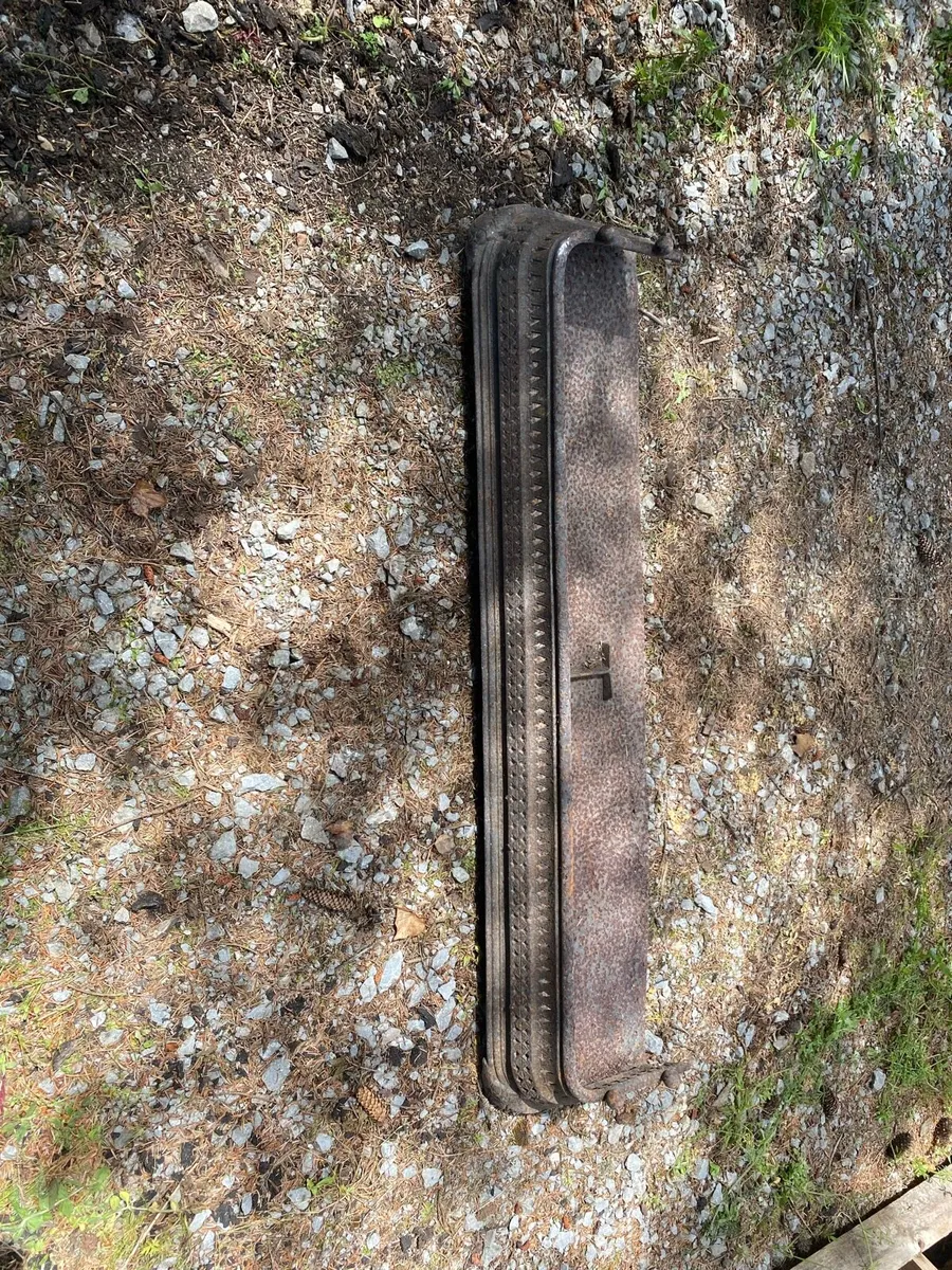 Original Victorian Cast Iron Fireplace Fender - Image 4