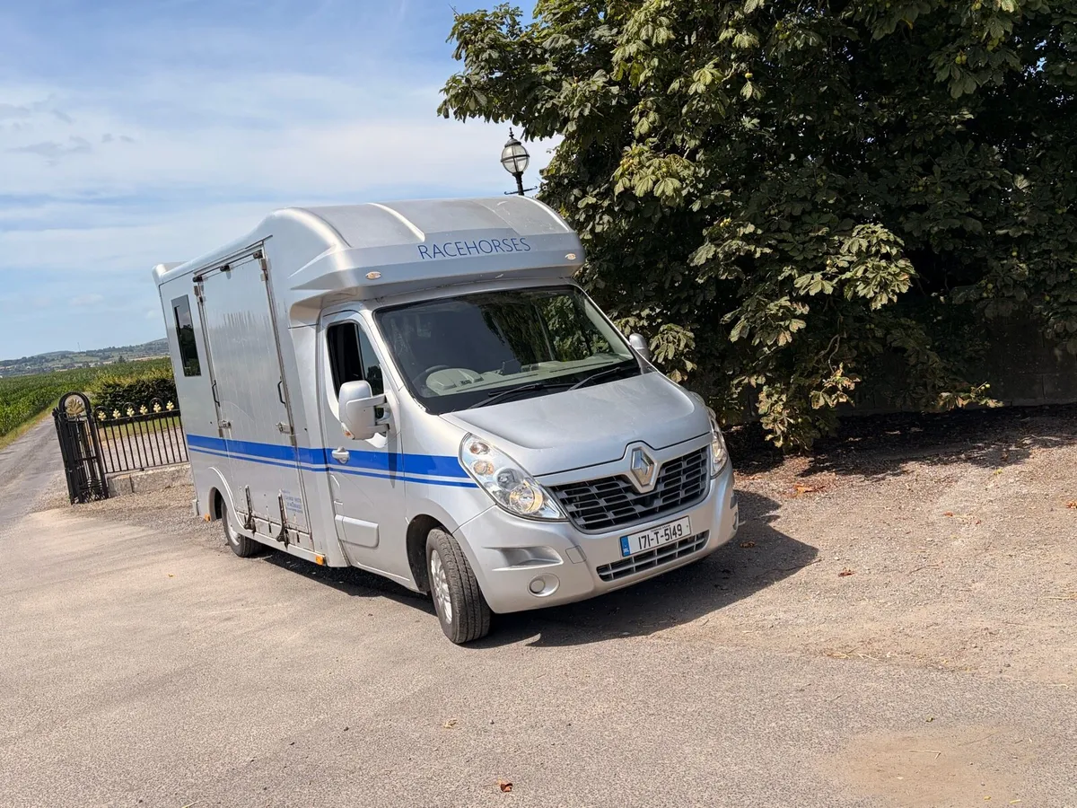 2 stall horse box 3.5t Renault master - Image 2