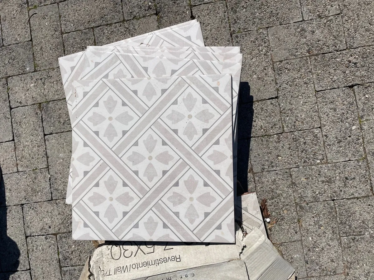 Pattern floor tiles