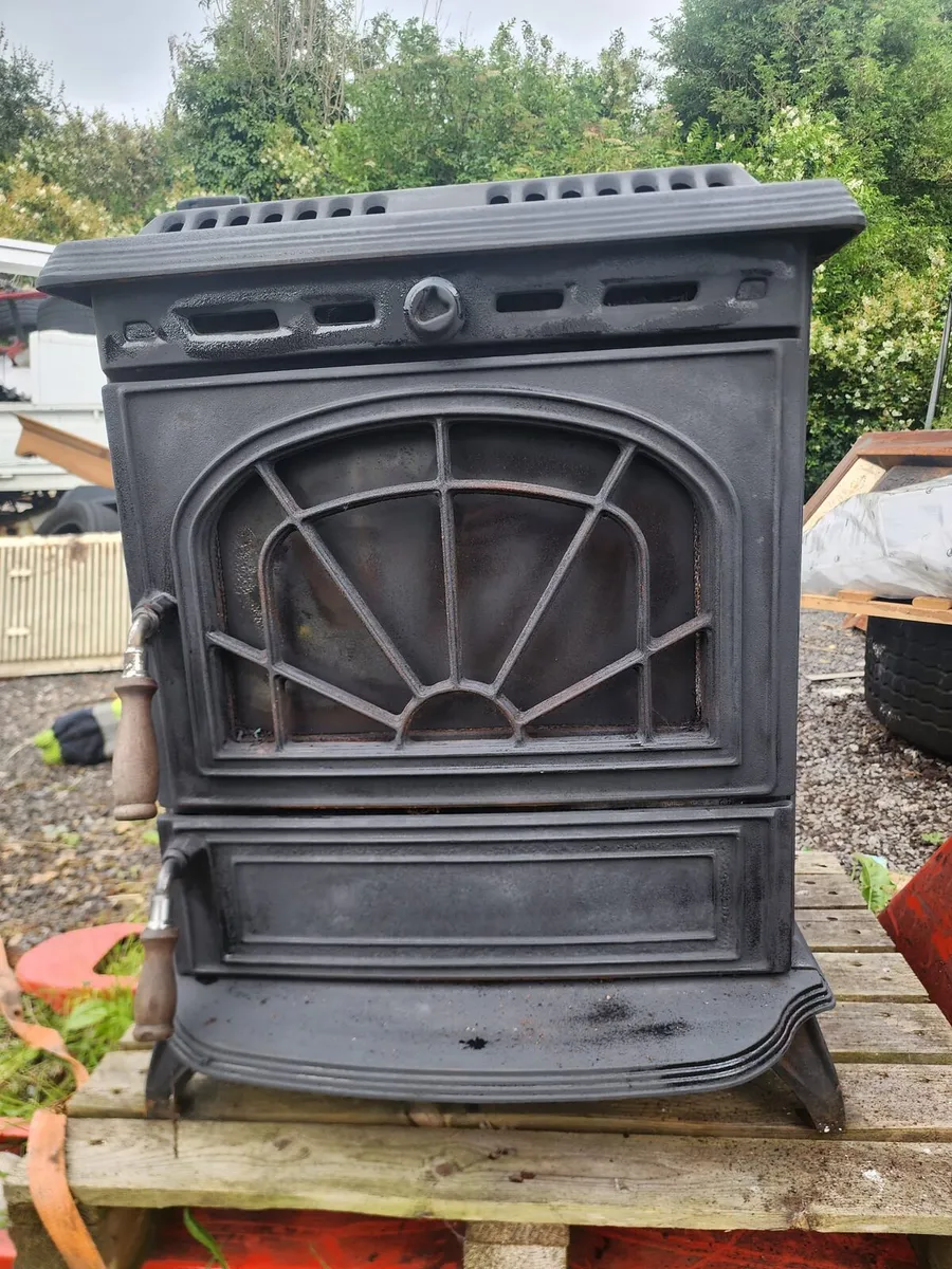 Stanley Errin stove with back boiler - Image 1