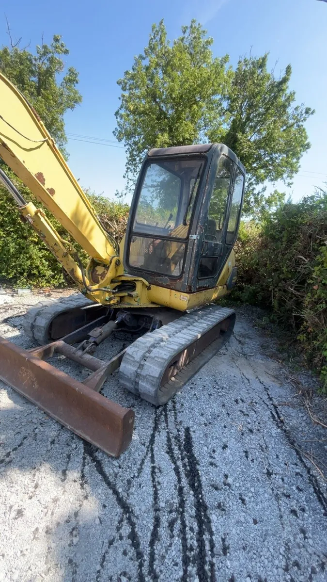 Komatsu 4 ton digger - Image 4