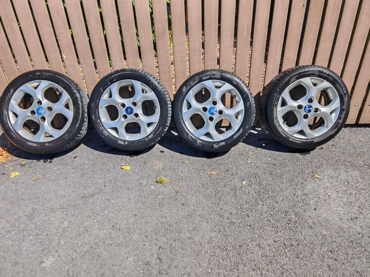 Ford fiesta 15 inch alloys......Toyo 315/35 R21 - Image 1