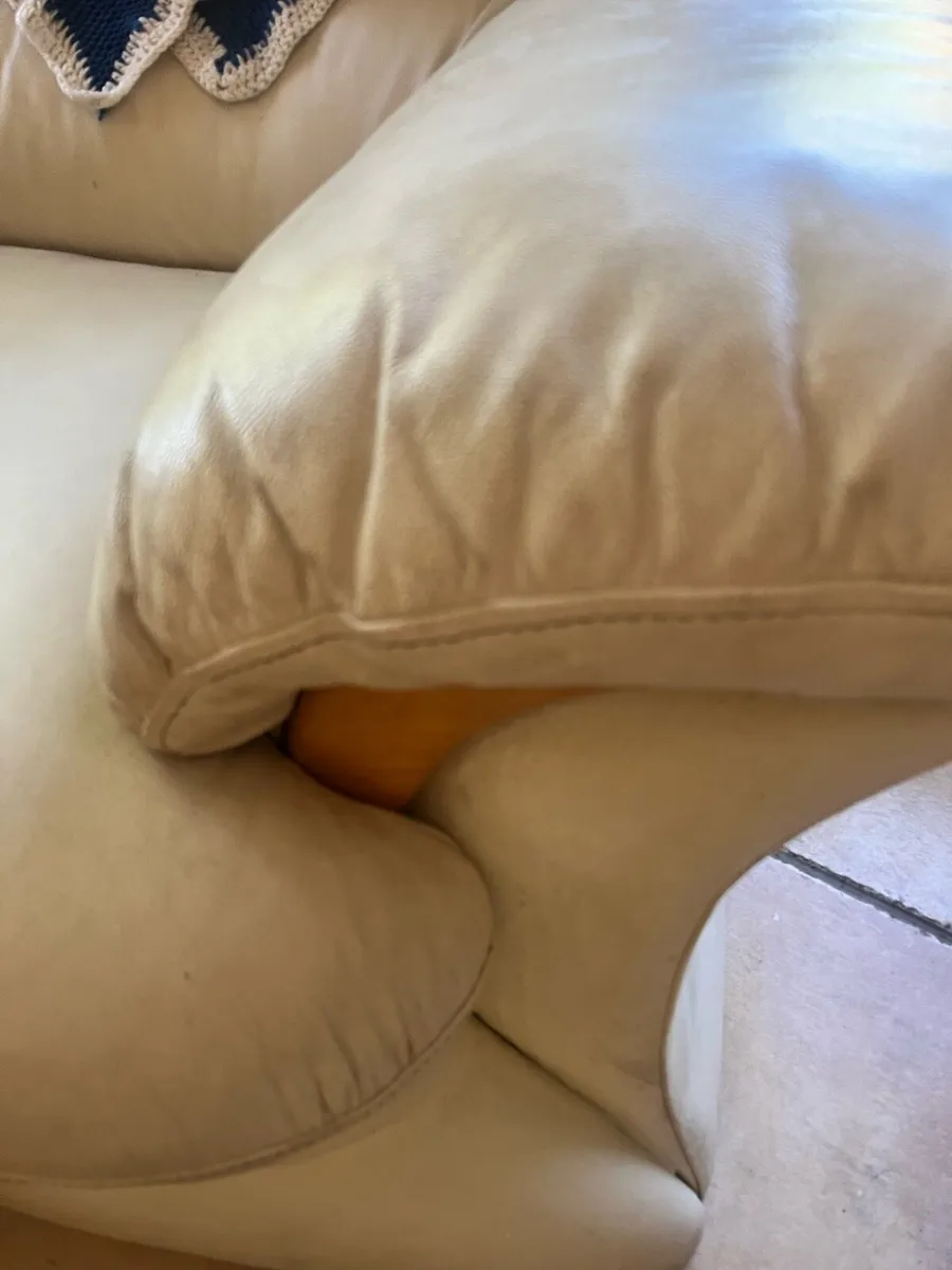 Cream leather armchair and 2 seater sofa - Image 3