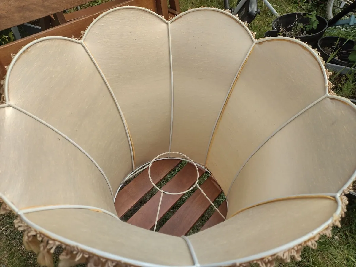 Exlarge 1950's lamp shade with fringe - Image 3