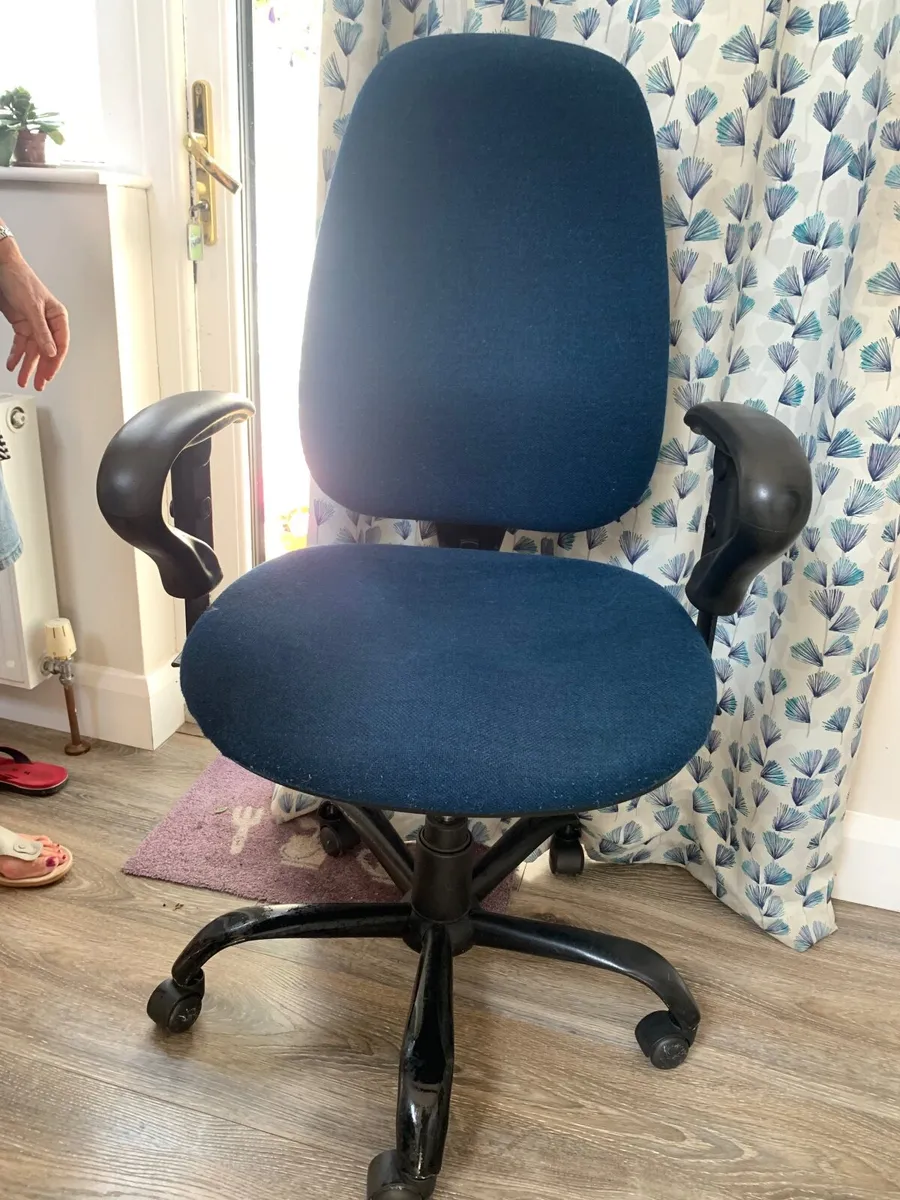 Office chair - Image 3