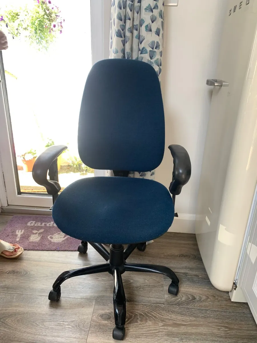 Office chair - Image 1