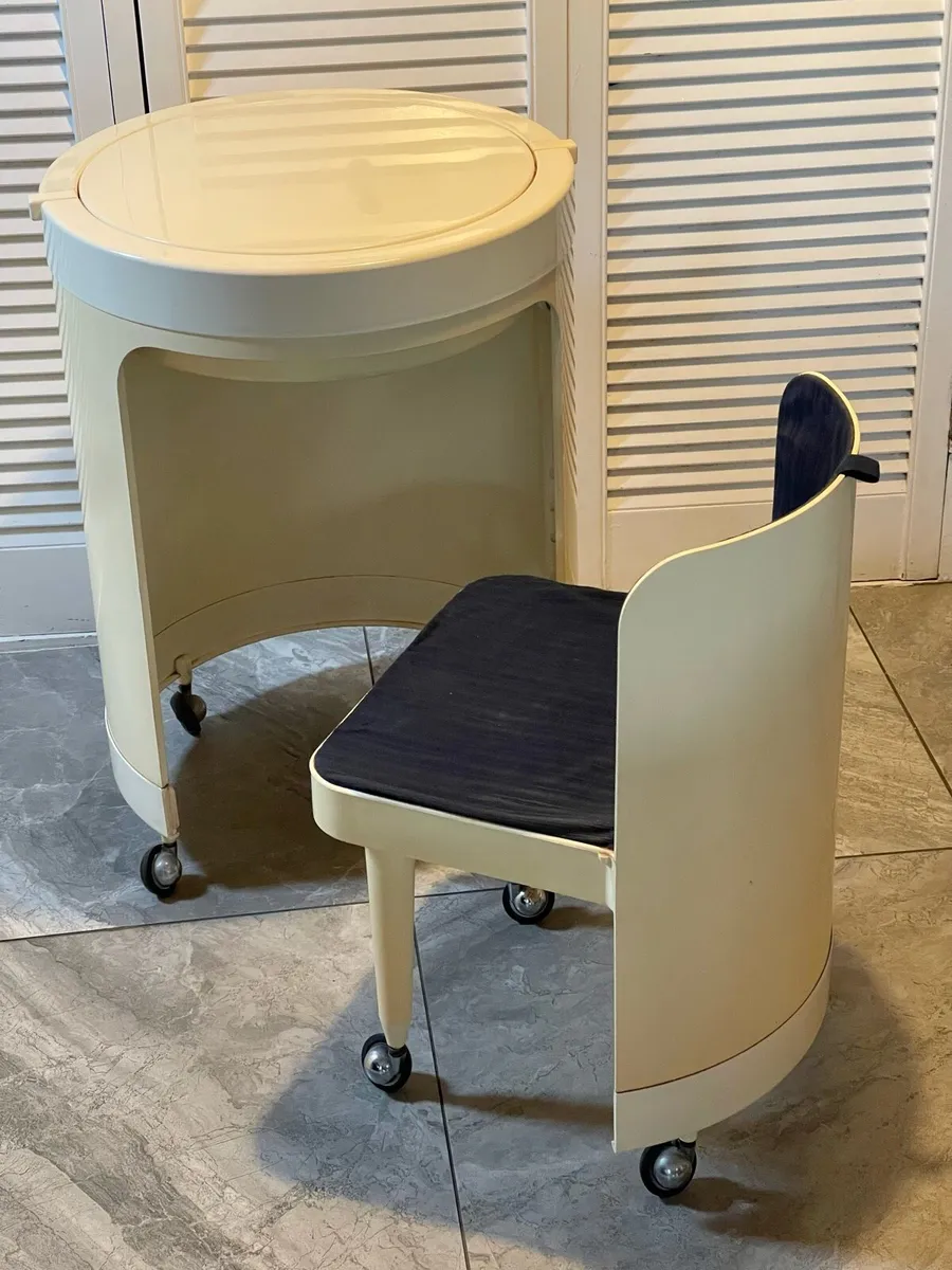 Mid century compact vanity - Image 2