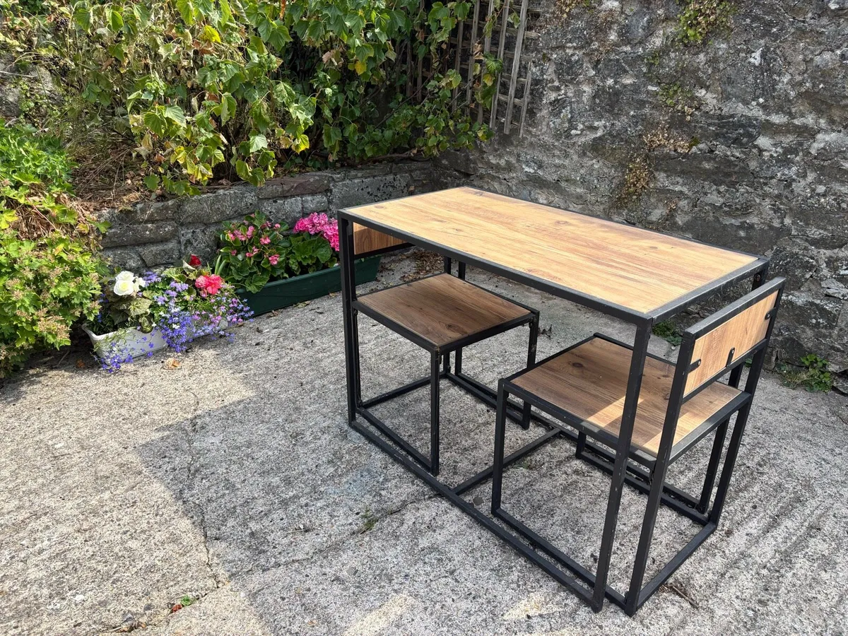 Patio table and chairs - Image 1