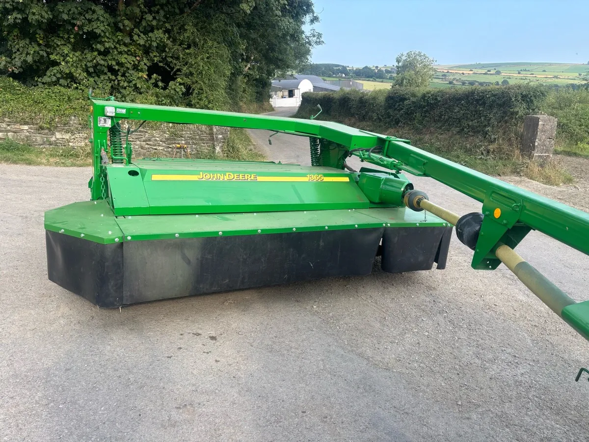 John Deer 1365 Mower - Image 1