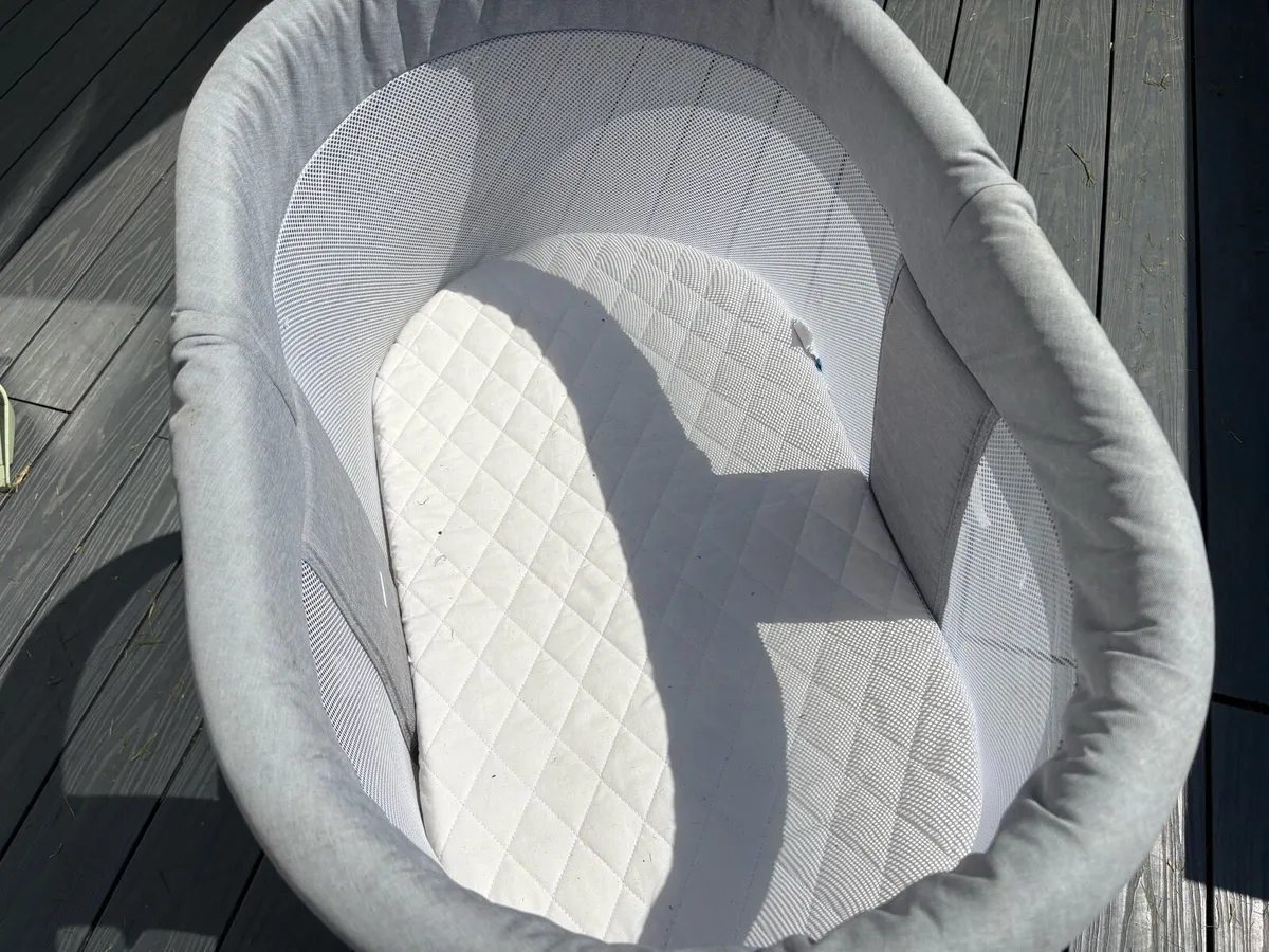 Bedside baby cot - Image 4