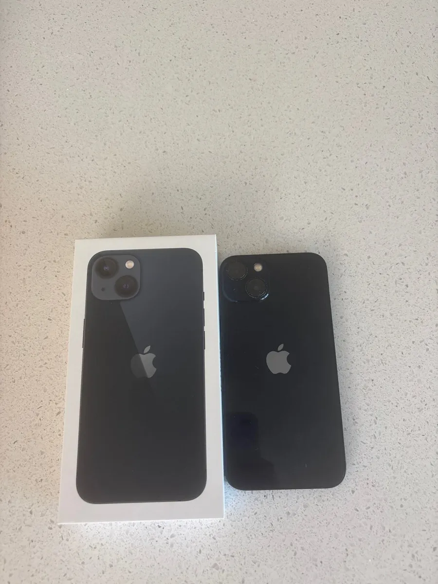 Midnight iPhone 13 - Image 1