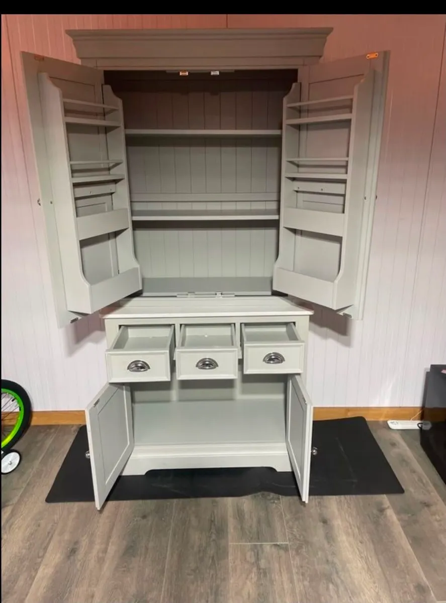 Kitchen bar cupboard/cabinet - Image 2