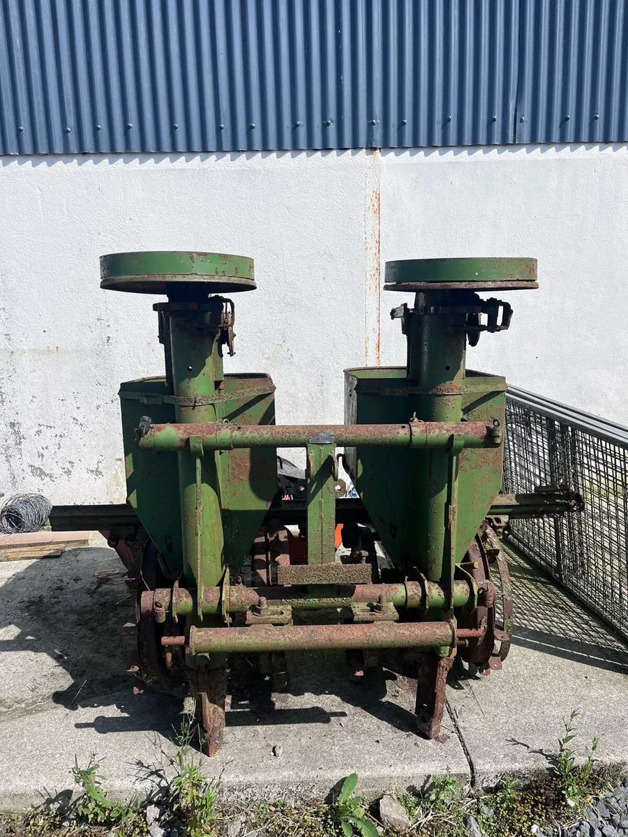 Vintage machinery - Image 1
