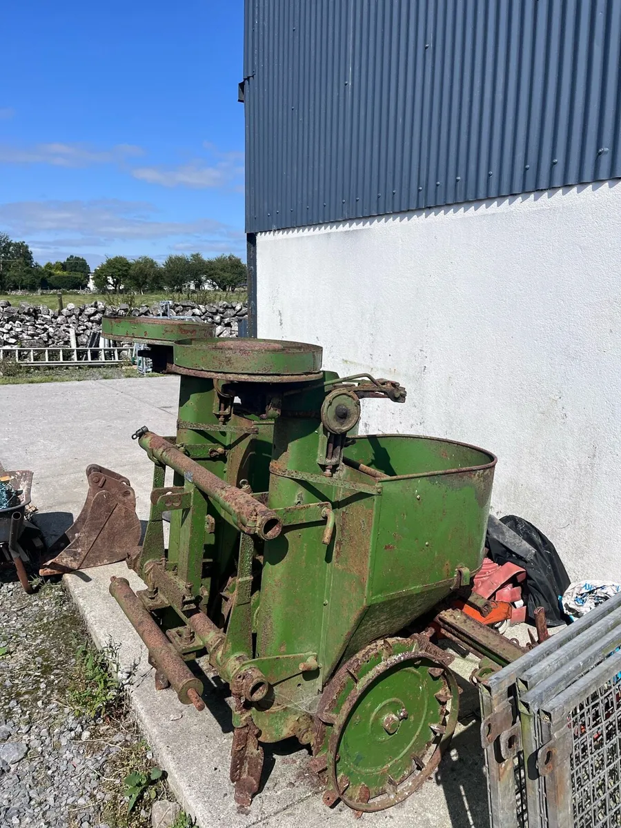 Vintage machinery - Image 2