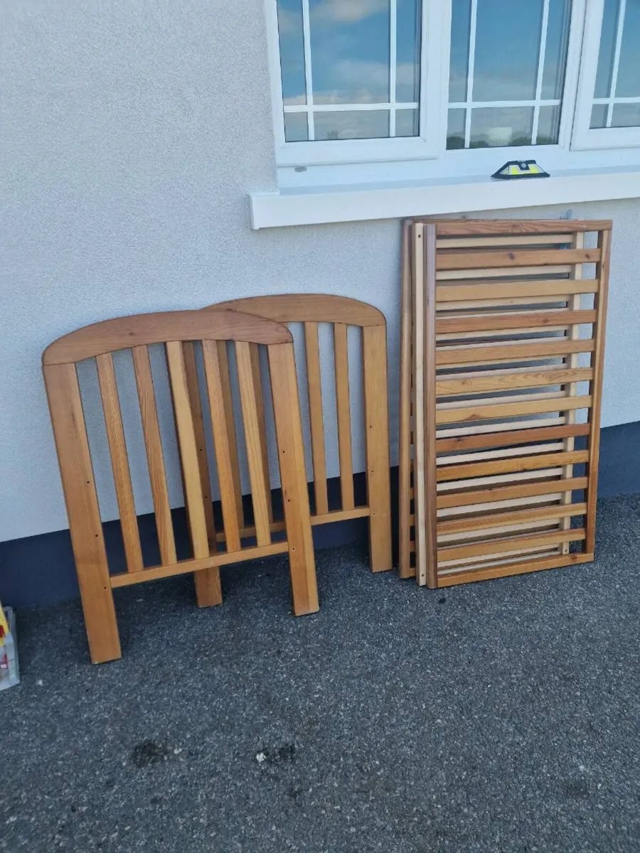 Childs cot. - Image 1