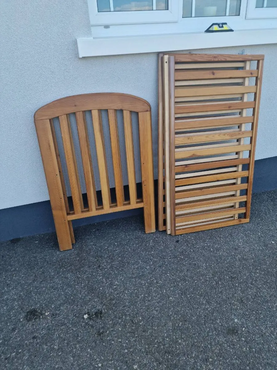 Childs cot. - Image 2