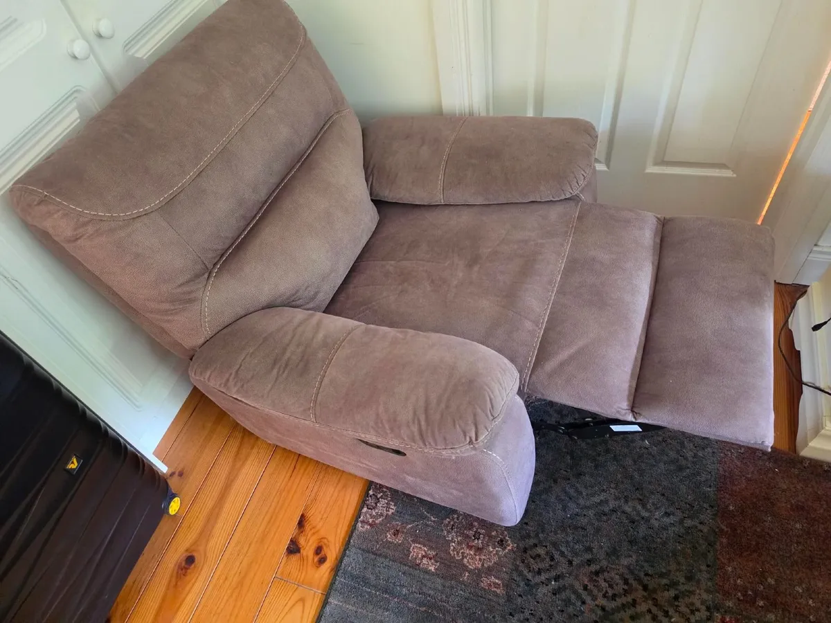 2 recliners (manual) - Image 3