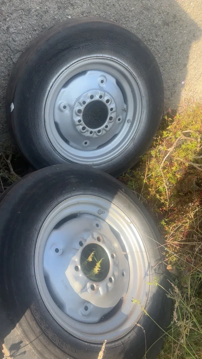 Tractor tyres and rims - Image 3