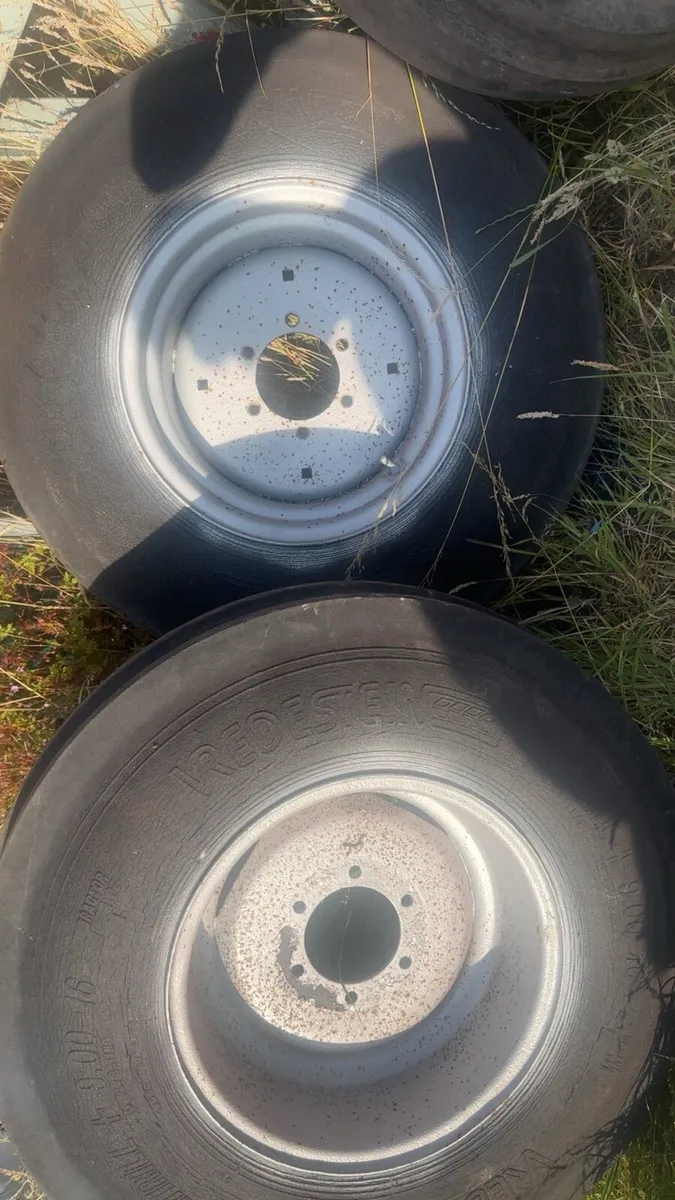 Tractor tyres and rims - Image 4
