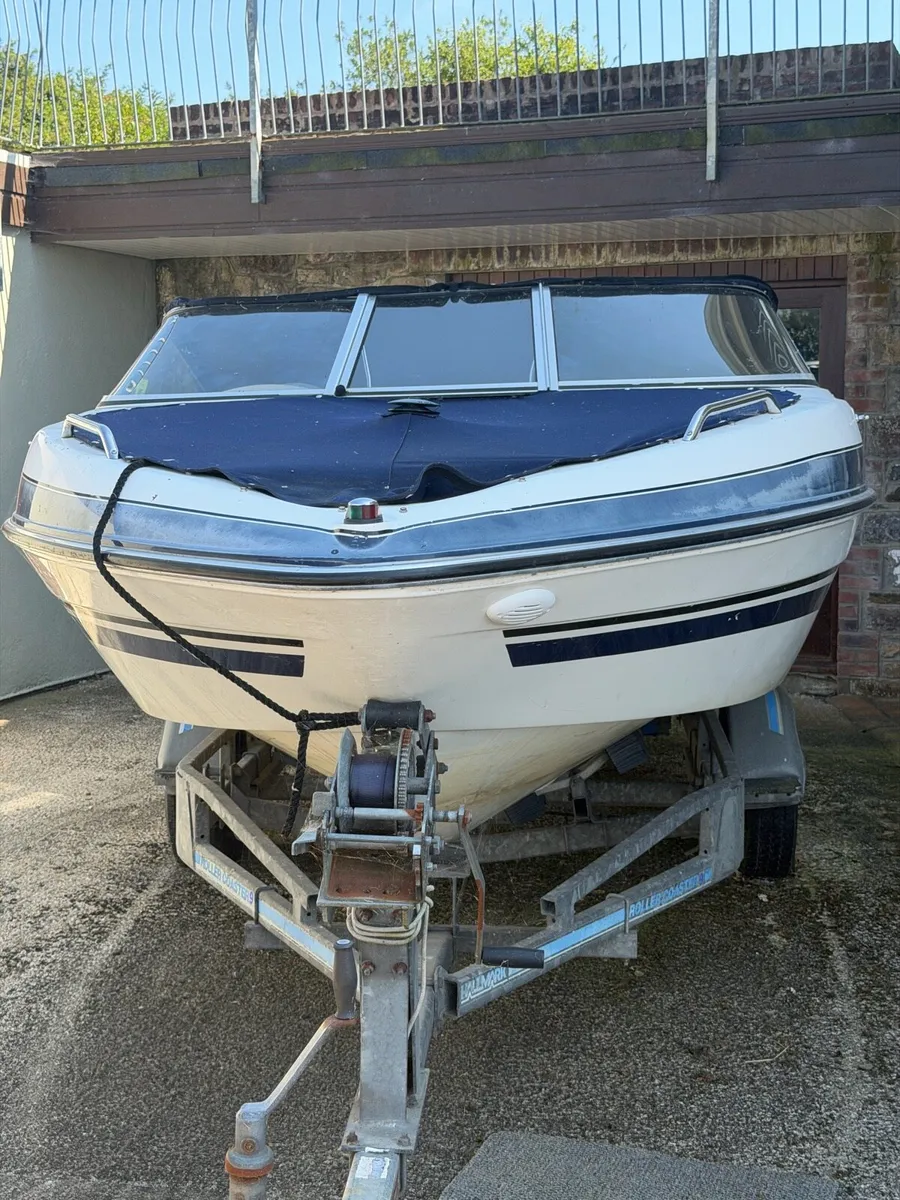 Glastron GT 185 speedboat - Image 1