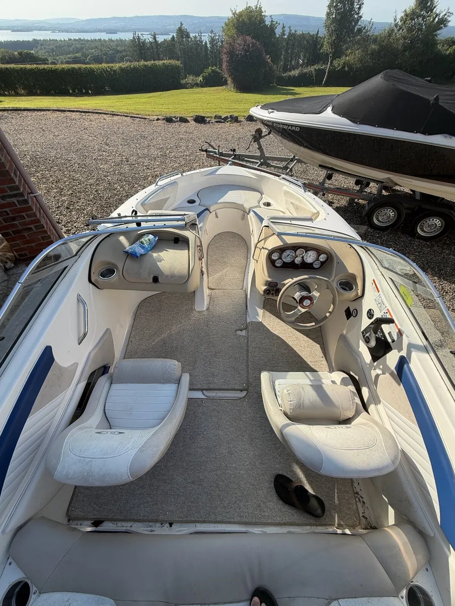 Glastron GT 185 speedboat - Image 2