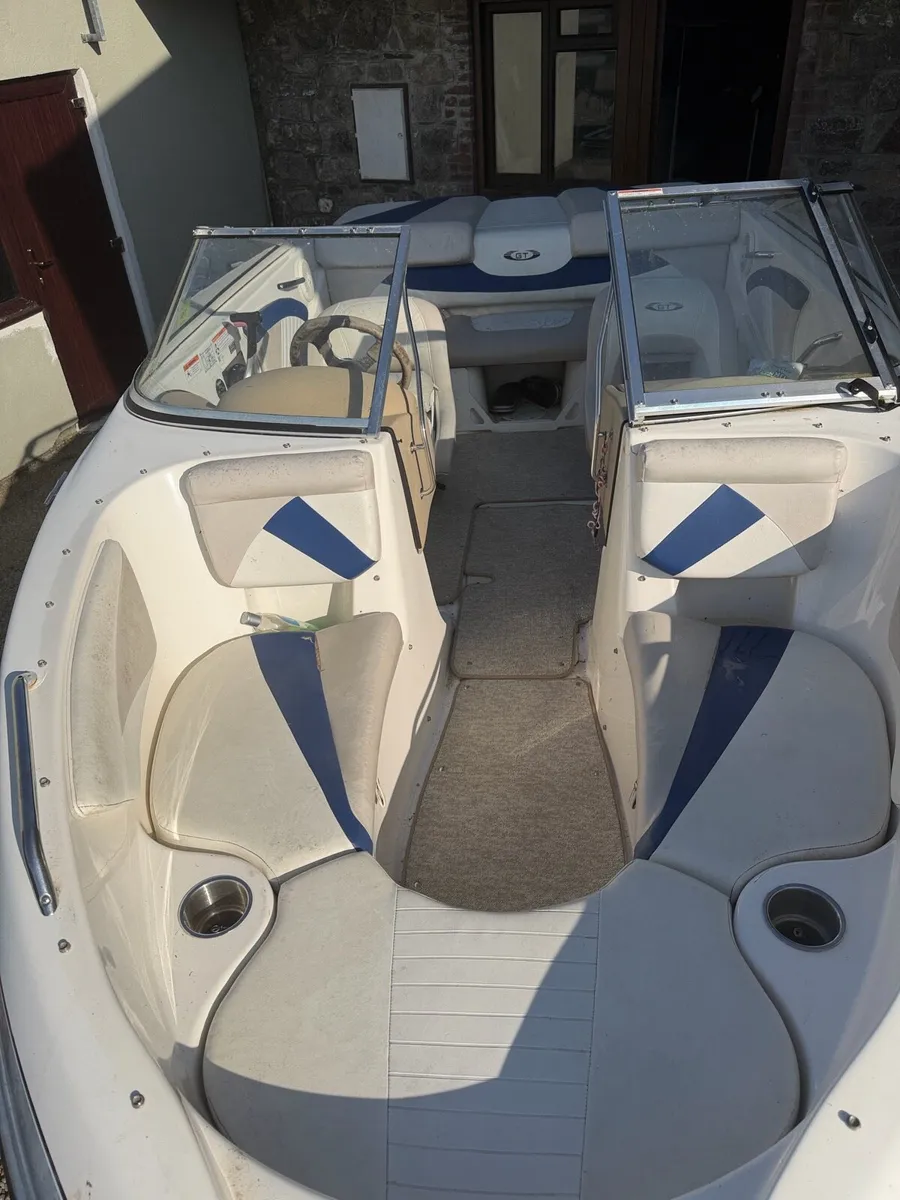 Glastron GT 185 speedboat - Image 4