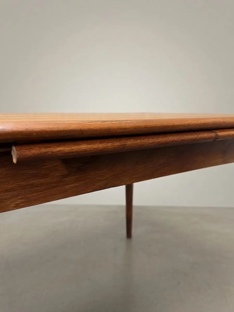 Elegant Mid-Century Danish Teak Extending Dining Table - Image 4