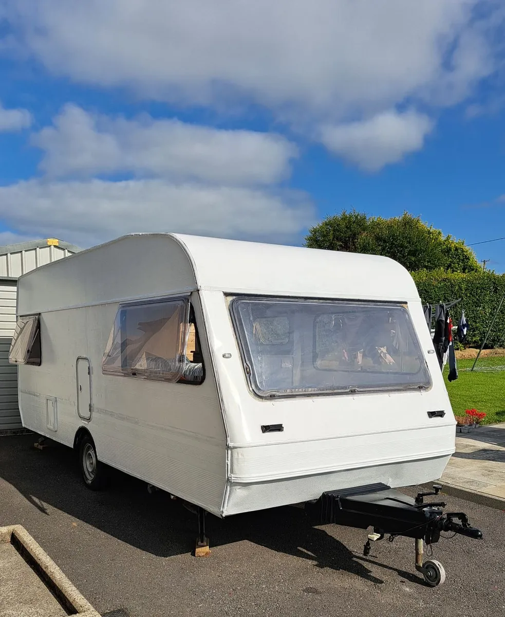 Abi Marauder 500ct 4 Berth Caravan - Image 1