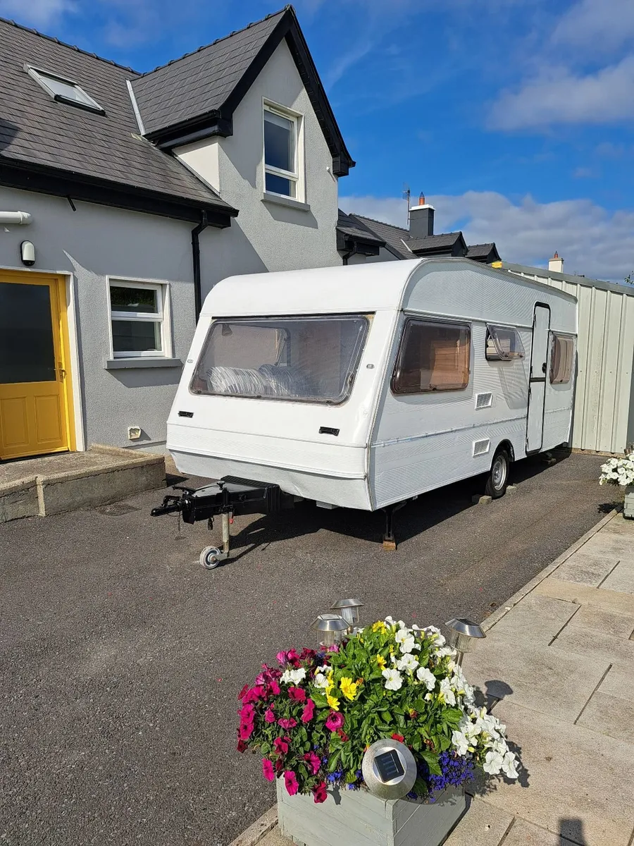 Abi Marauder 500ct 4 Berth Caravan - Image 3