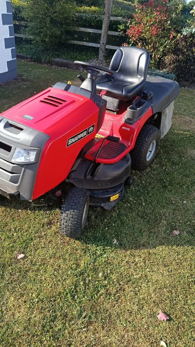 Ride on lawn mower - Image 3