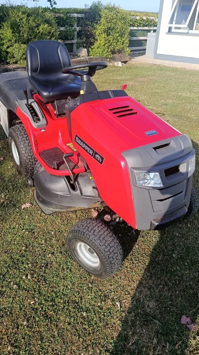 Ride on lawn mower - Image 2