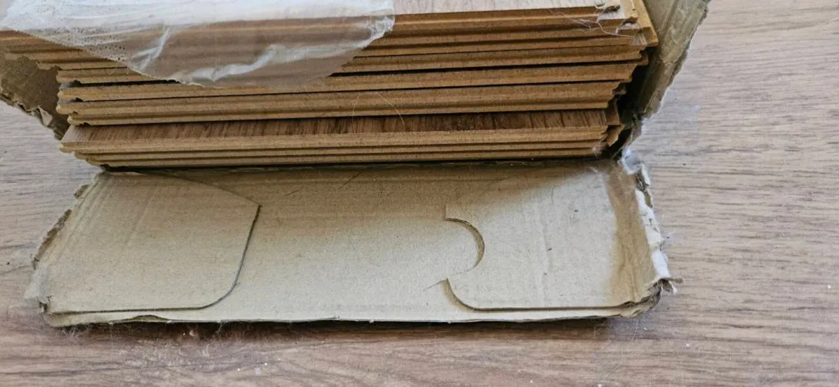 Laminate flooring - Image 3