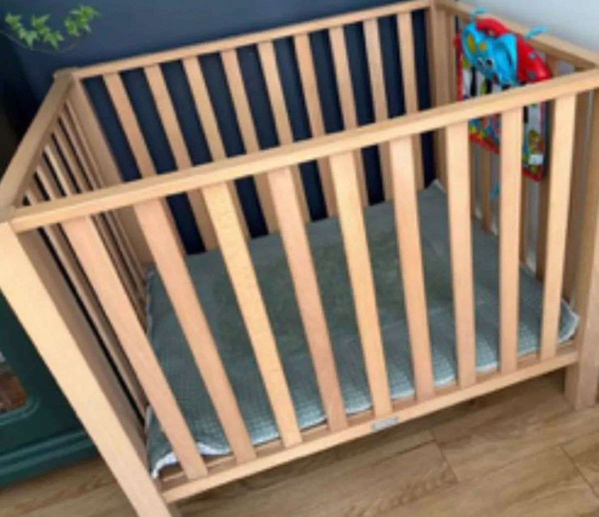 Timber play pen baby Dan