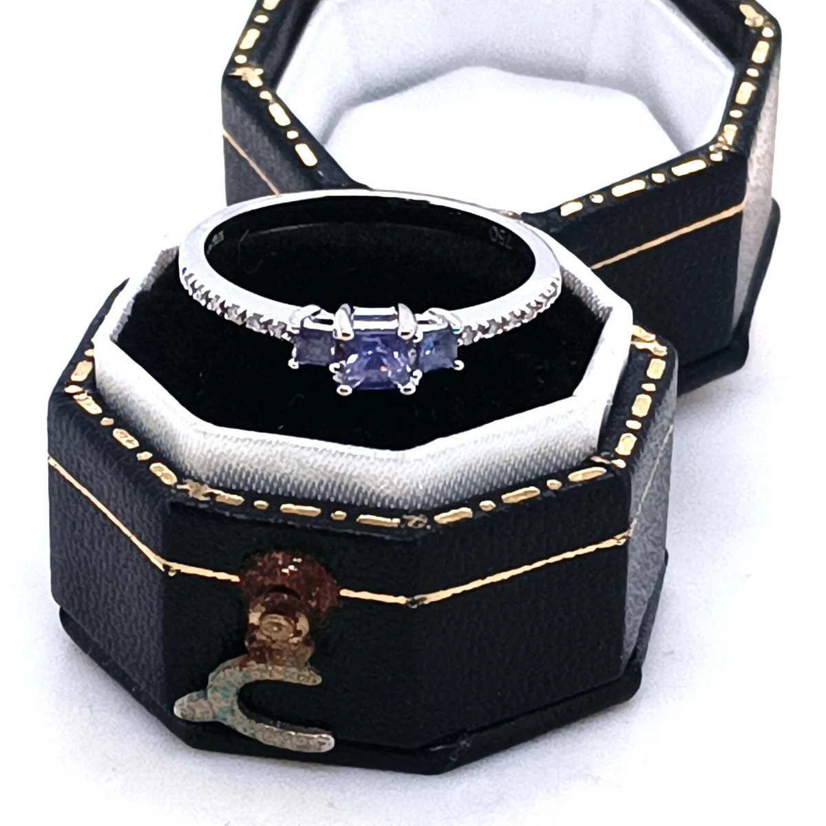 18k White Gold, CZ & Violet Stones Ring - Image 4