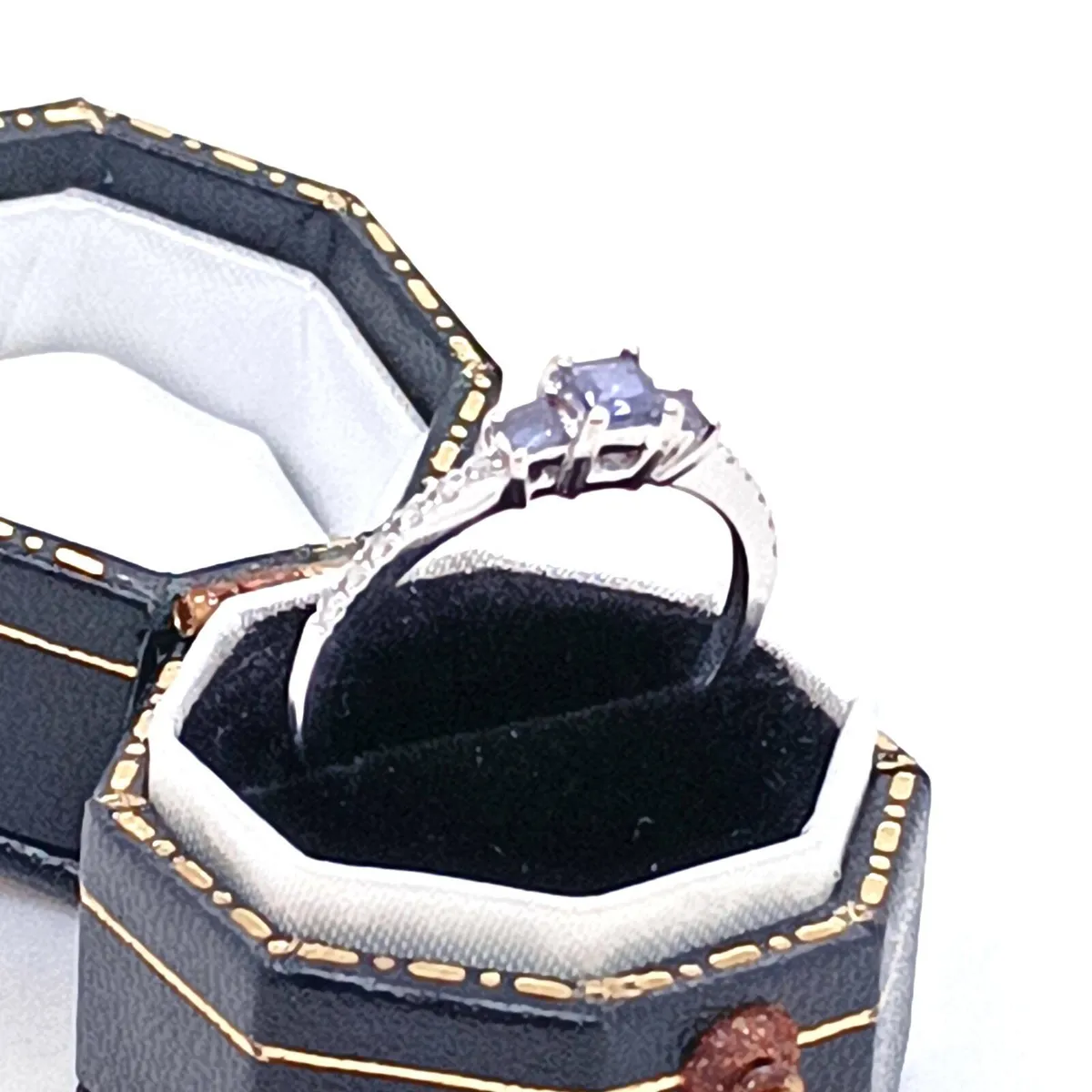 18k White Gold, CZ & Violet Stones Ring - Image 1