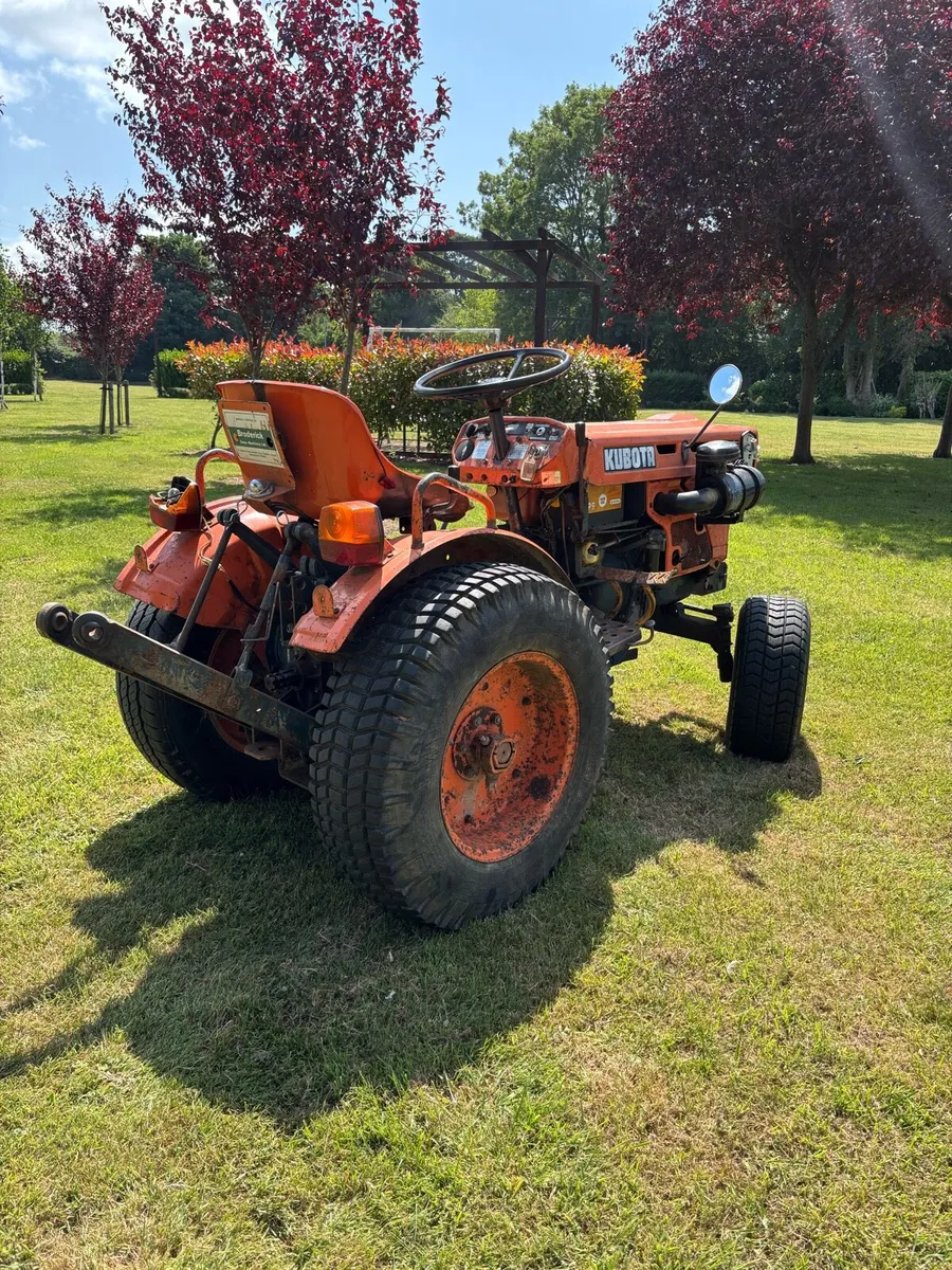 Kubota B5100 Compact tractor - Image 4