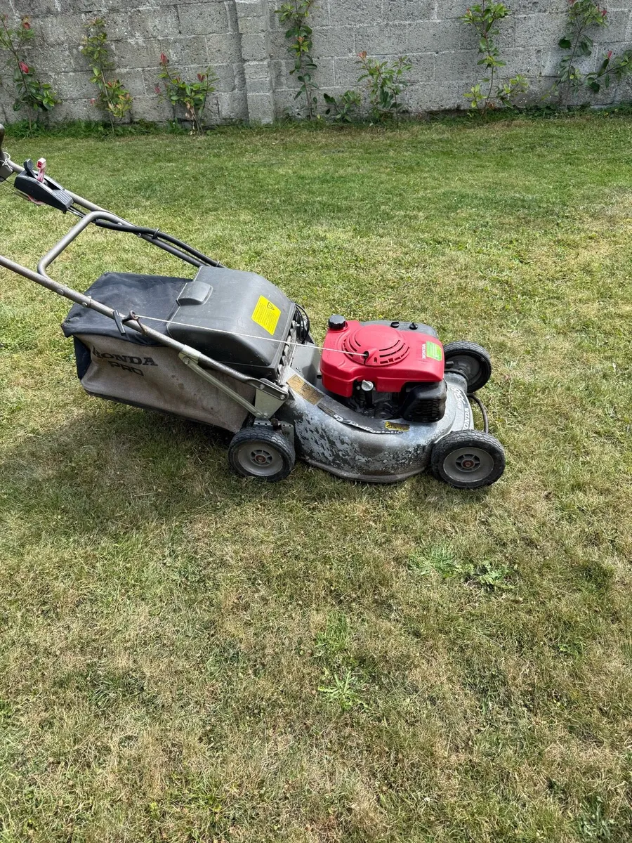 Lawnmower Honda HRH 536 Petrol - Image 2
