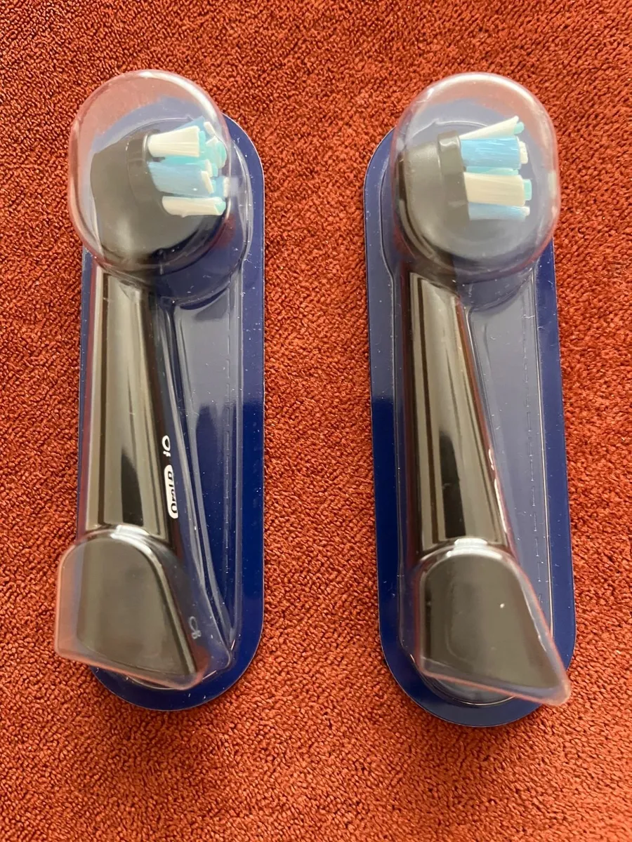 2x Oral-B iO toothbrush heads - Image 1