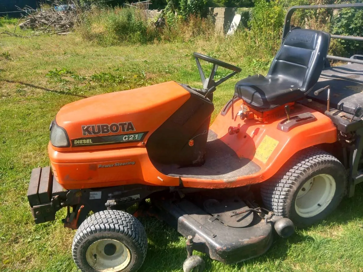 Ride on lawnmower kubota g21 - Image 1