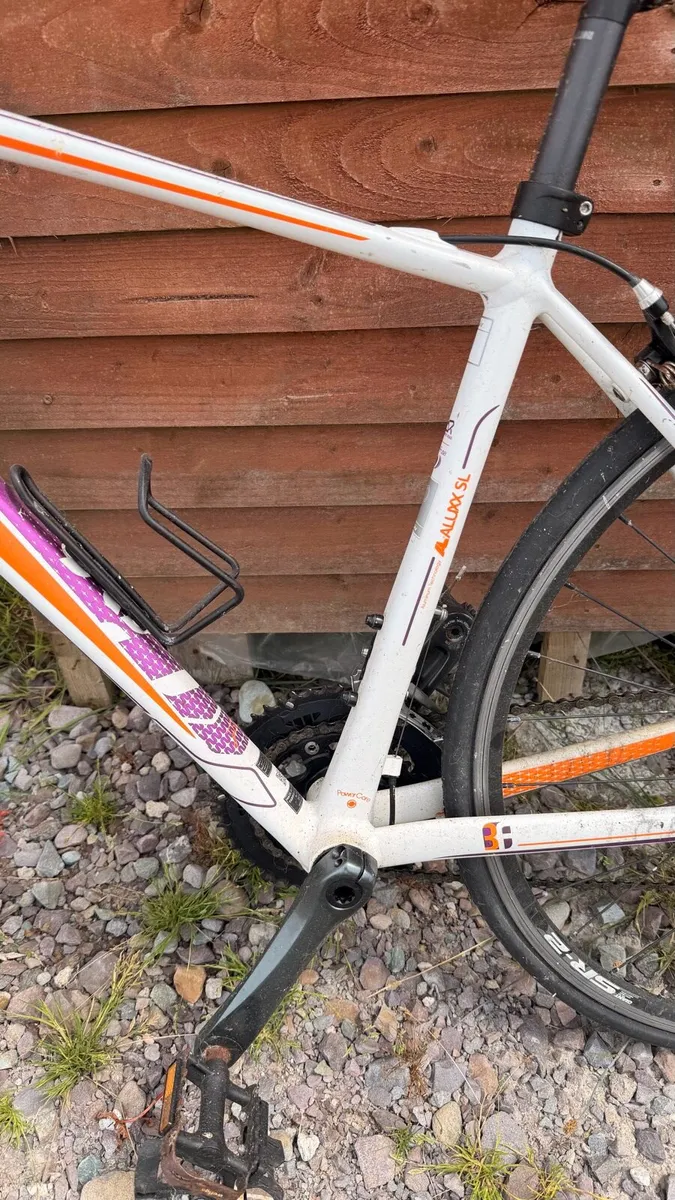 ladies Giant  Avail SL road bike - Image 3