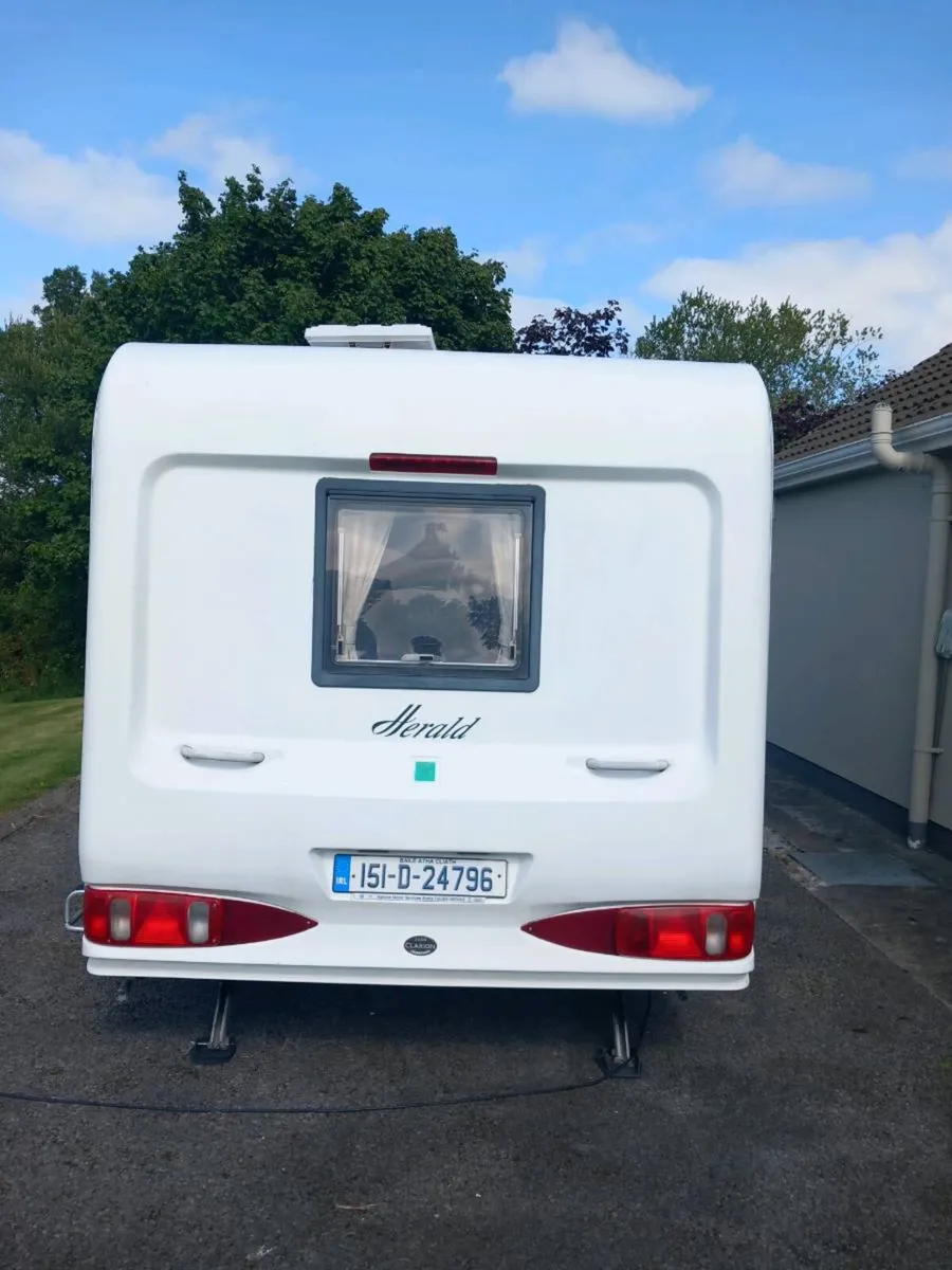 4  Birth Herald caravan 2000 - Image 1