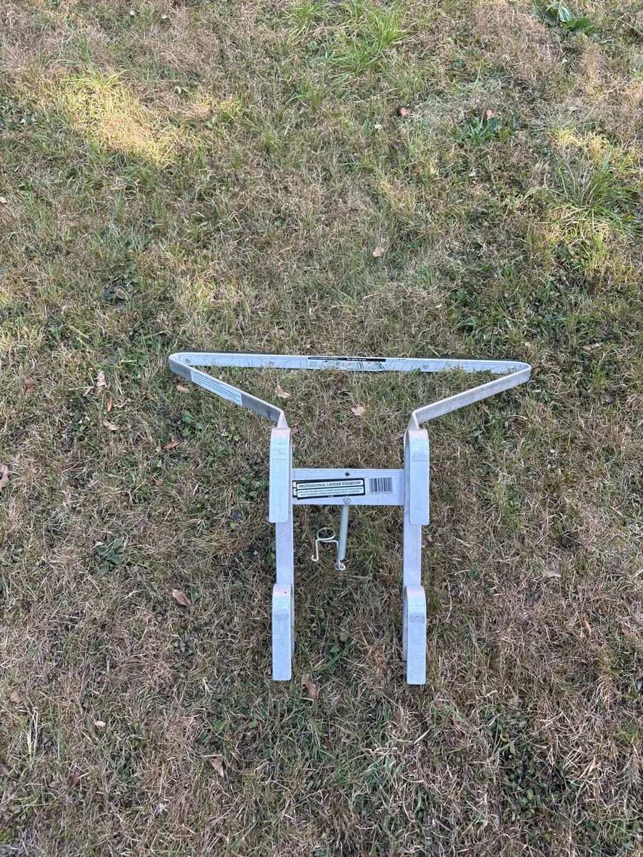 Professional Ladder Standoff - Image 4