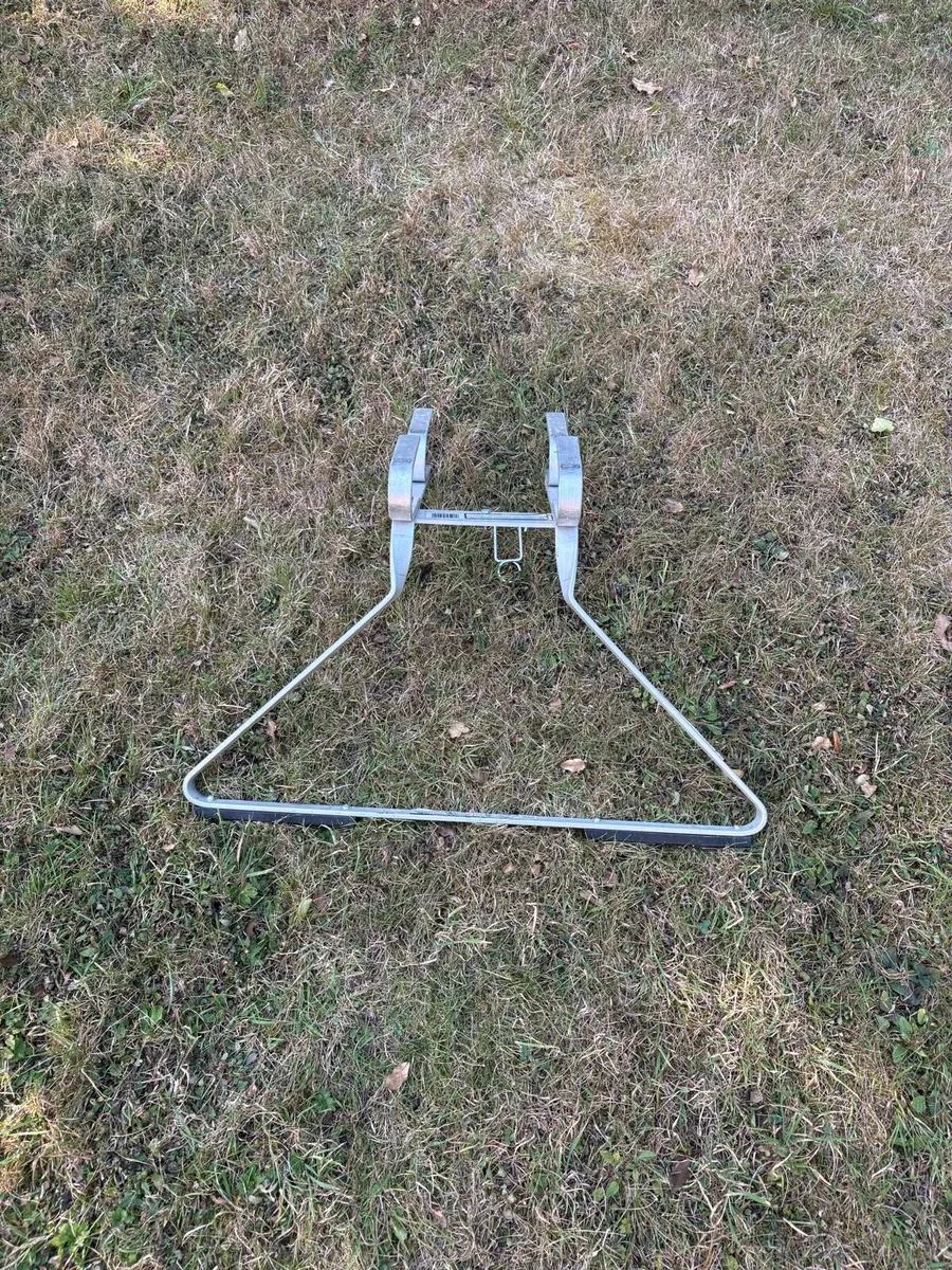 Professional Ladder Standoff - Image 2