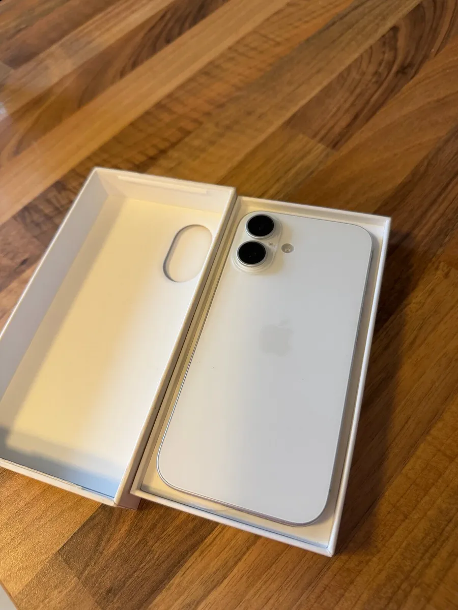 iPhone 16 - Image 1