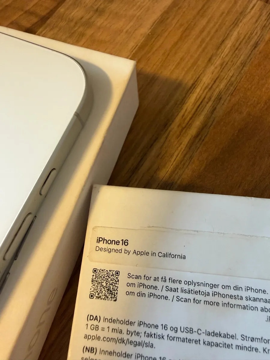 iPhone 16 - Image 3